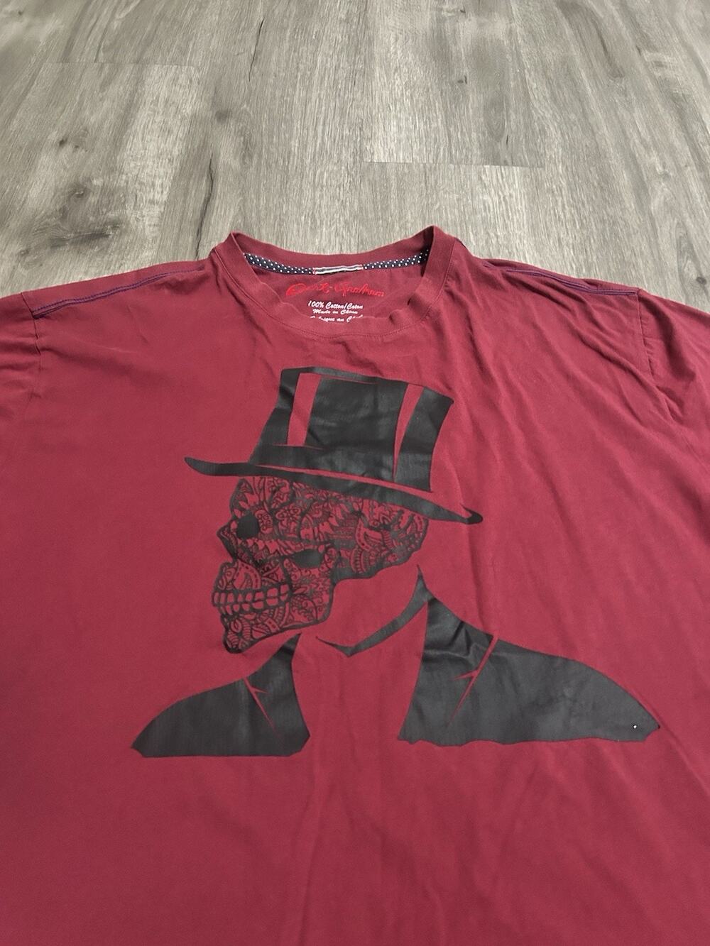 Robert Graham Skull Top Hat Graphic T Shirt Mens 2XL Burgundy Cotton